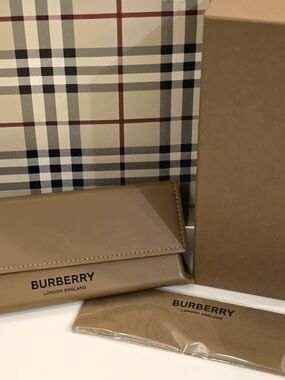 NEW! BURBERRY Tan Leather Burberry Sunglasses Case with Branded Cloth and Box